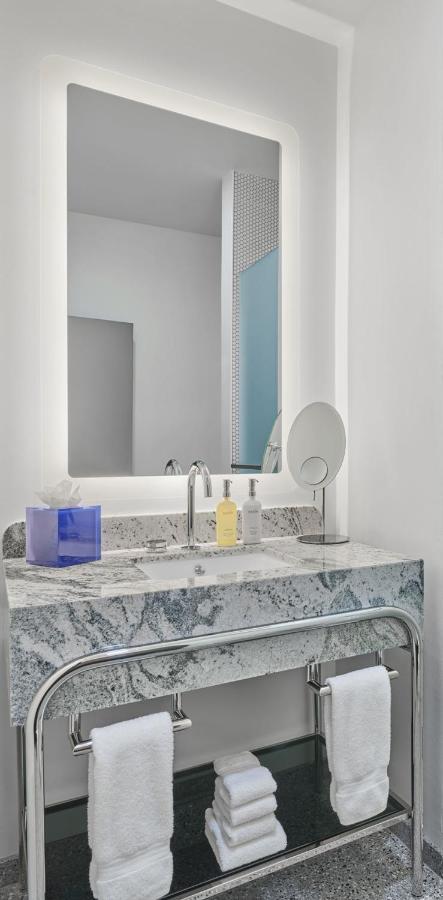 Aspen Junior King Suite Accessible