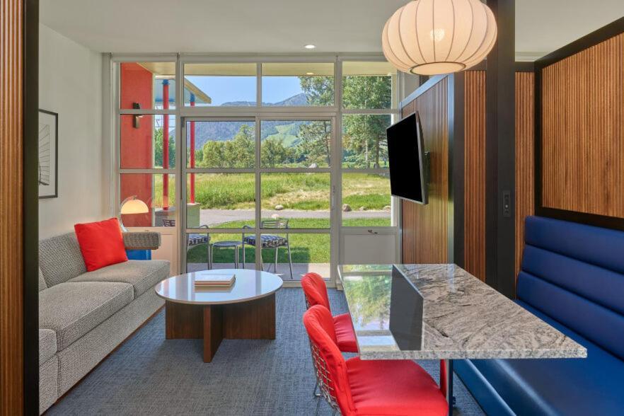 Mountain Junior King Suite