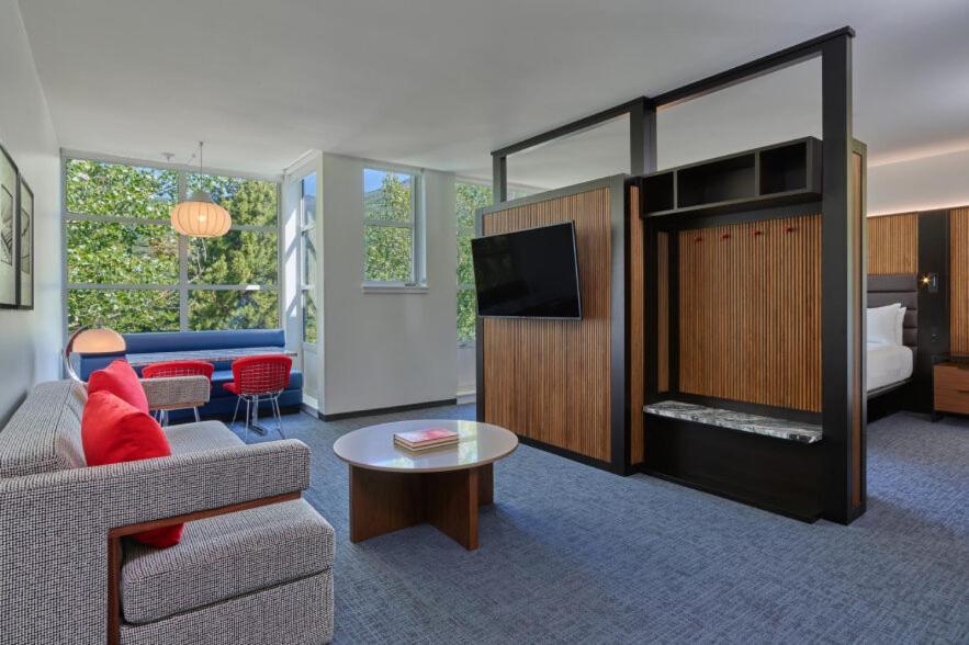 Aspen Junior King Suite