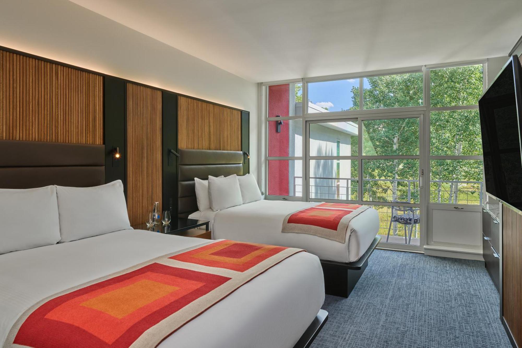 Mountain Junior Queens Suite